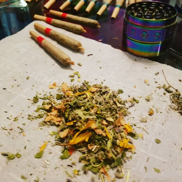 Intuitively Mixed Herbal Cigarros